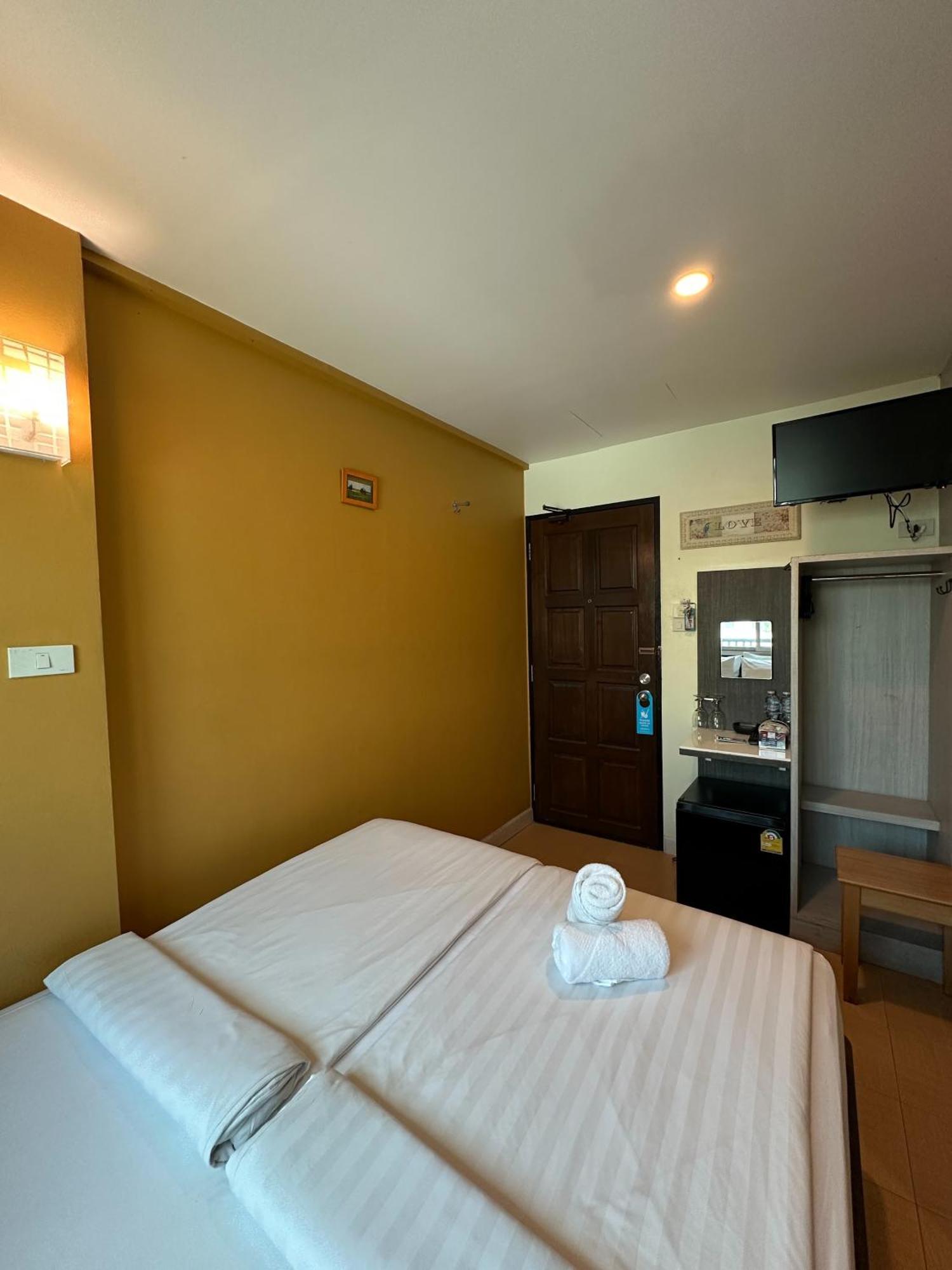 Отель Bbhouse Phra Athit Бангкок Экстерьер фото